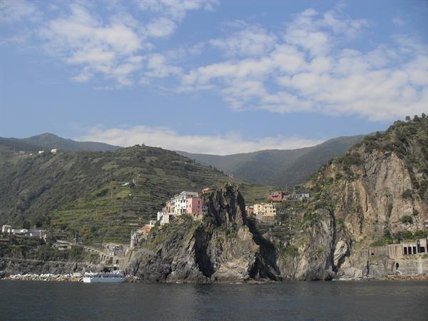 Manarola, colorful houses on the cliff, sea and terraced vineyards