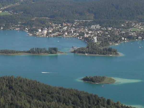 views of the lake from the top of the Pyramidenkogel