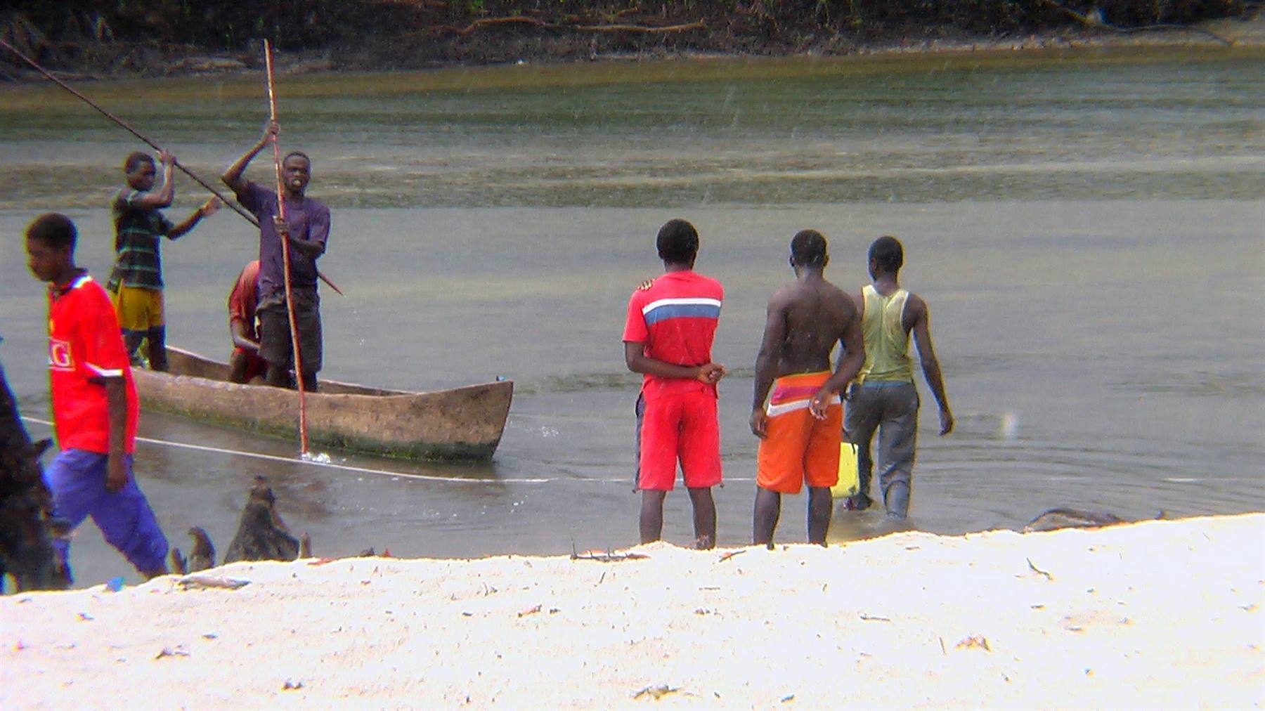 Mida Creek; Fishermen with the Dhow