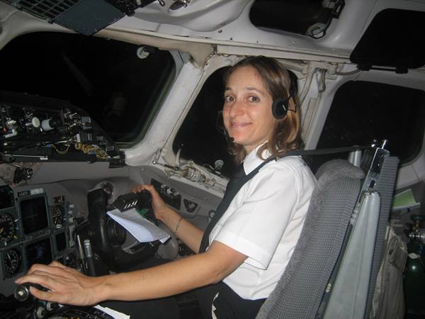 MD-80 female pilot