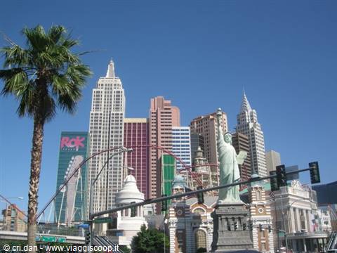 Las Vegas Strip: Statue of Liberty replica in front of New York-New York hotel