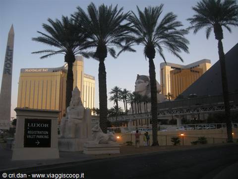 Las Vegas: Luxor hotel with sphinx, pyramid, palm trees and obelisk at dusk