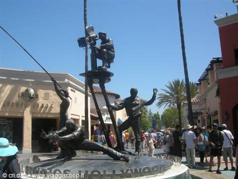 Bronze film crew statue at Universal Studios Hollywood