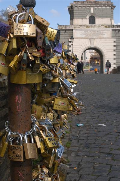Ponte Milvio and its padlocks...