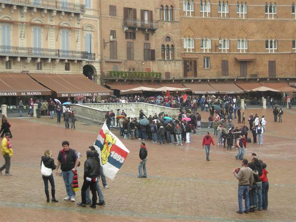 Siena turns ROSSOBLU!