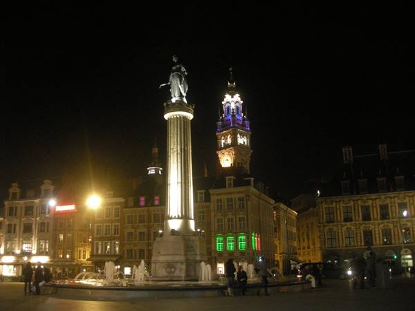 Goddess column lit at night on Lille's Grand Place