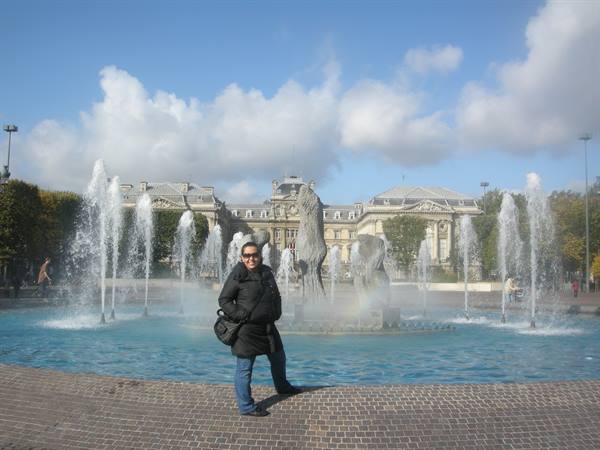 Man in front of the bull fountain at Place de la Comédie, Montpellier, cloudy sky
