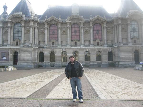 Man in jacket standing before the Palais des Beaux-Arts in Lille