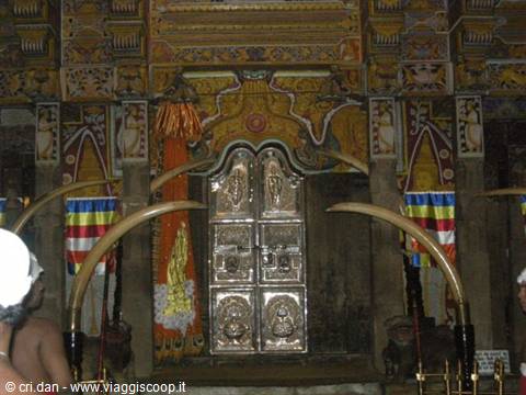 Kandy - temple where the Buddha's tooth is kept