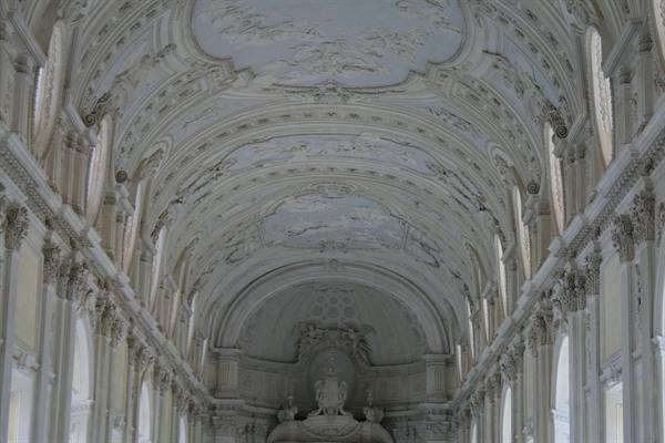 White vaulted ceiling with stuccoes in the Galleria Grande, Venaria Reale