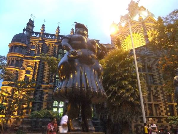 Botero bronze sculpture in front of the Palacio de la Cultura at dusk