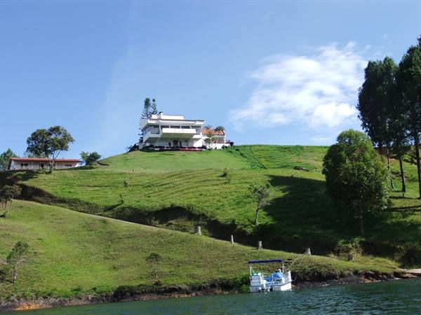 Former villa of Escobar on the ponds