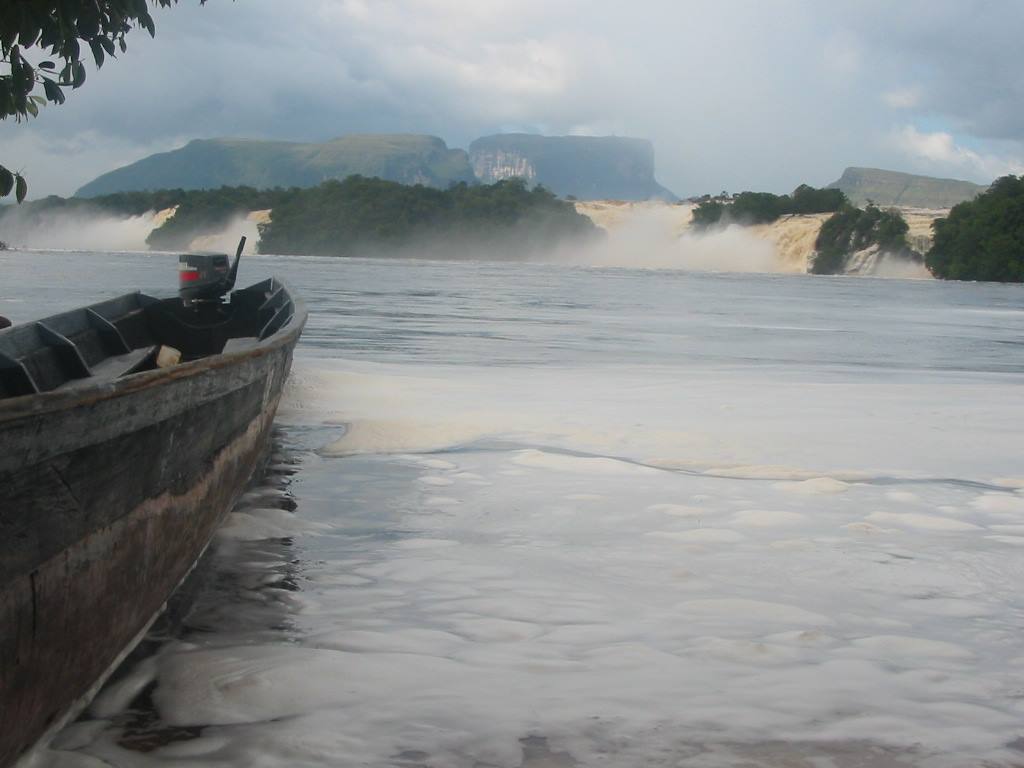 canaima lagoon