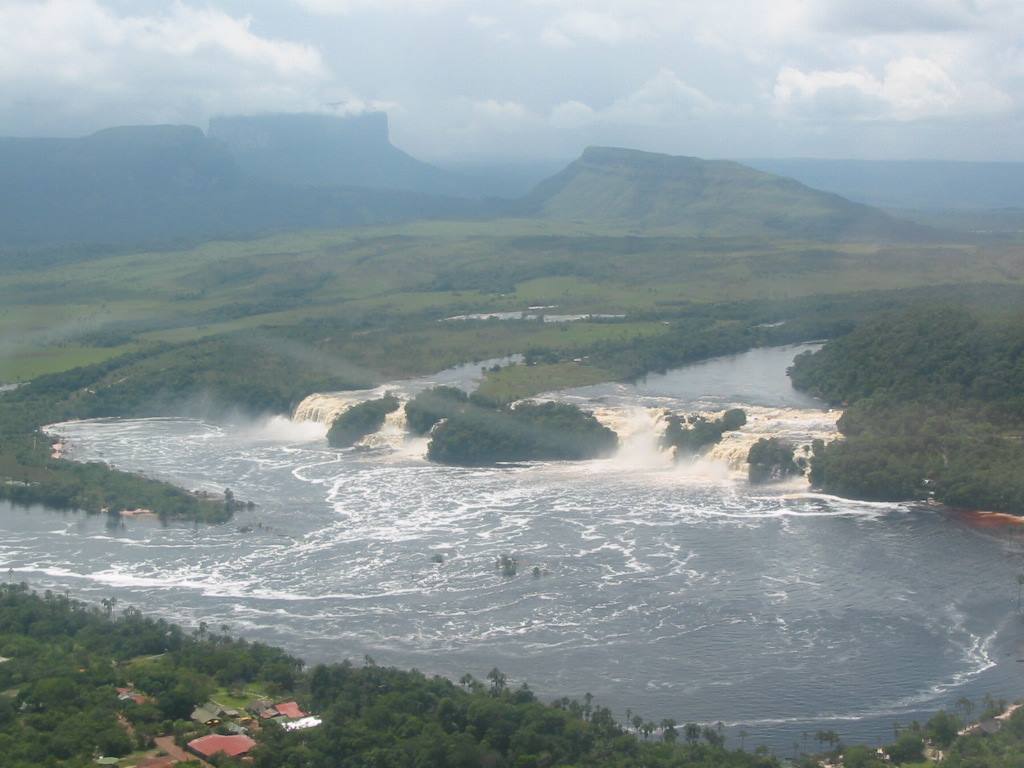 canaima lagoon