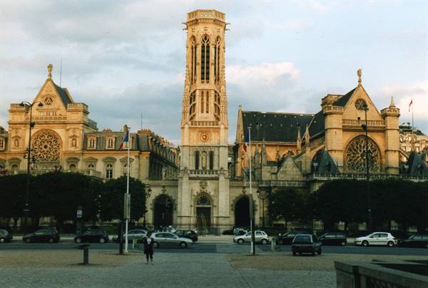 CHURCH NEAR ILE DE LA CITE
