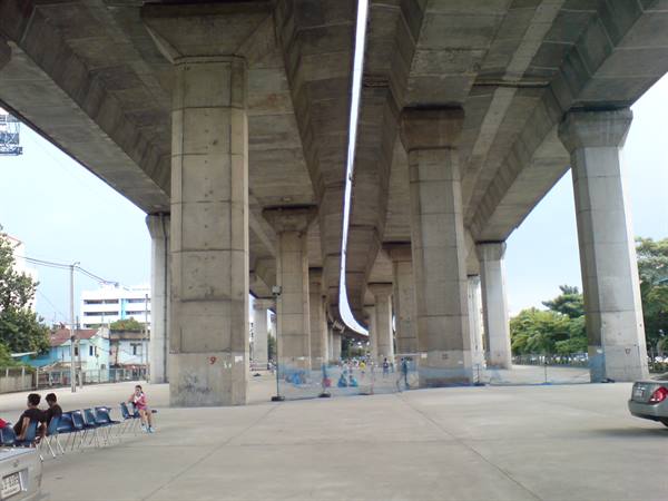 'sports field'