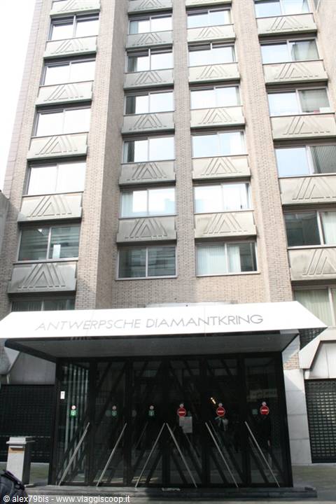 Brick and glass facade of the Antwerpsche Diamantkring with guarded entrance