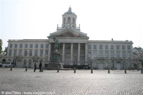 Godfrey of Bouillon statue in front of Saint-Jacques-sur-Coudenberg church, Brussels