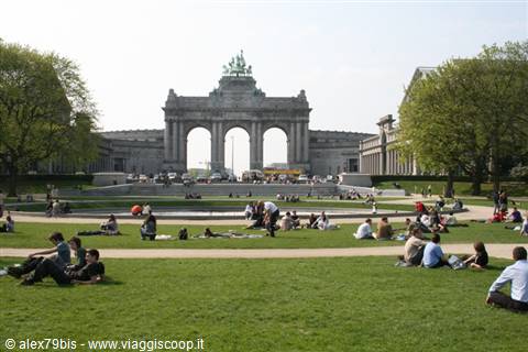 People relaxing on the lawn in front of the Cinquantenaire arch in Brussels