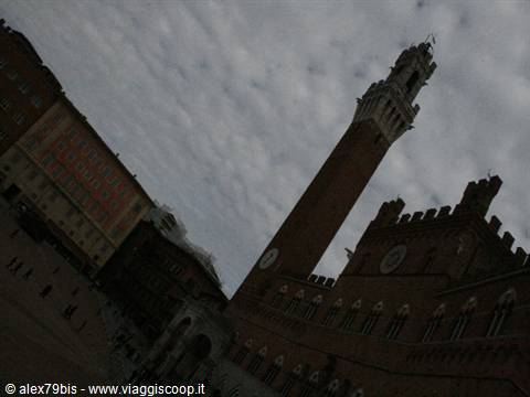 The Torre del Mangia and brick Palazzo Pubblico over Piazza del Campo, Siena