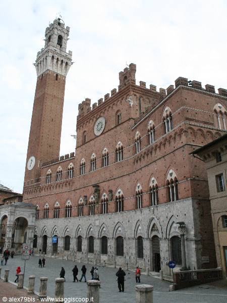 Palazzo Pubblico and Torre del Mangia in Siena's Piazza del Campo
