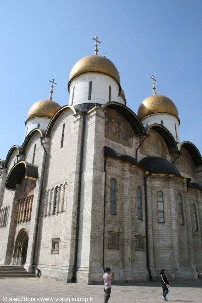 Dormition Cathedral in Moscow, golden domes and tourists in the square