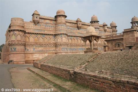 Sandstone facade of Man Singh Palace, Gwalior Fort, under soft daylight
