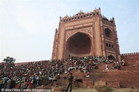 Crowd on the steps of the red sandstone gate at Fatehpur Sikri