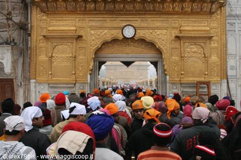 Crowd in colorful turbans before the golden gateway of the Golden Temple, Amritsar