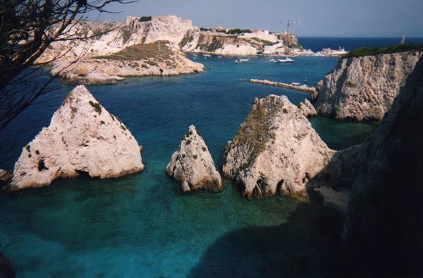 Tremiti Islands: white rocks rise from turquoise water, boats in the harbour