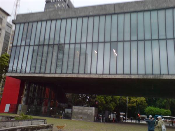 MASP museum in São Paulo, glass and suspended concrete on red pillars