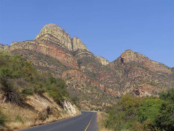 The mountain range towards the high veld