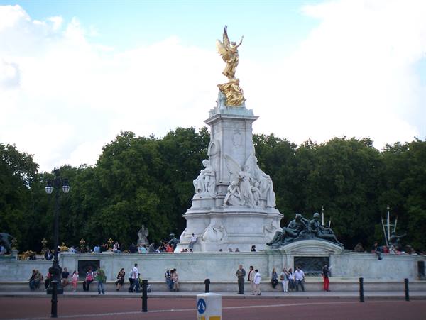 Tourists before the white marble Victoria Memorial with golden angel at Buckingham Palace
