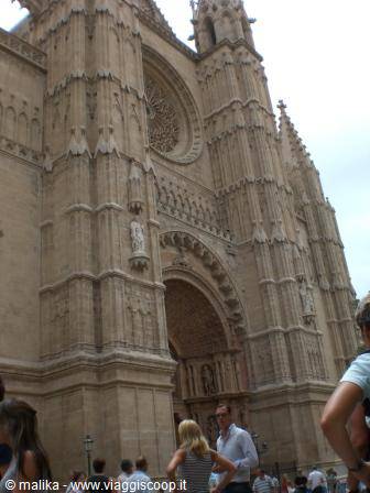 Tourists in front of the sandstone facade of Palma Cathedral