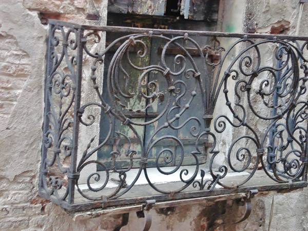 balcony in venice