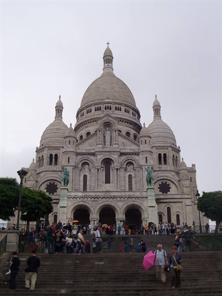 Tourists on the steps of the Sacré-Cœur basilica in Montmartre, Paris