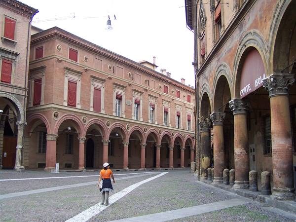 Bologna and its porticoes...deserted