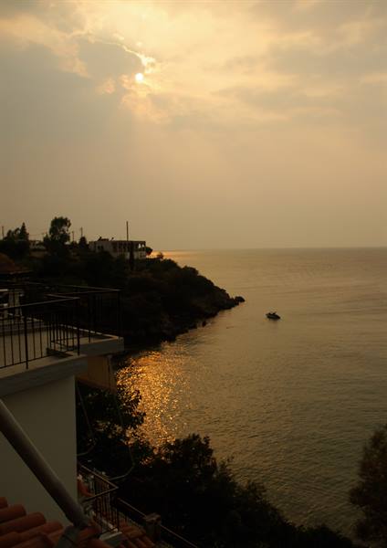 Kardamyli, smoke and red soke