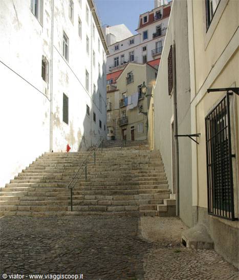 Lisbon climbing to the São Jorge castle