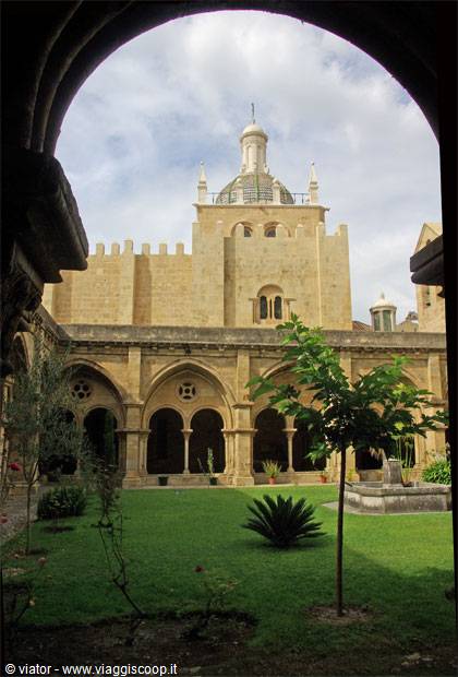 Coimbra Old Cathedral kiosk.