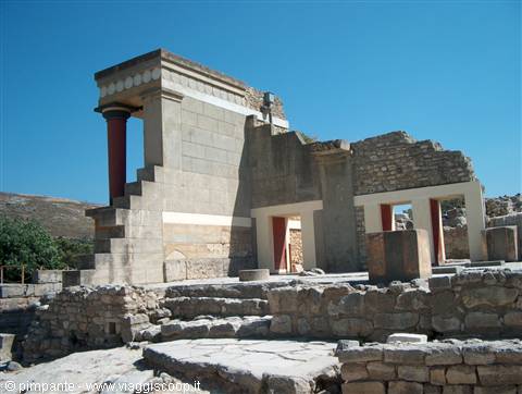 Knossos ruins: red wooden column, limestone blocks and blue sky