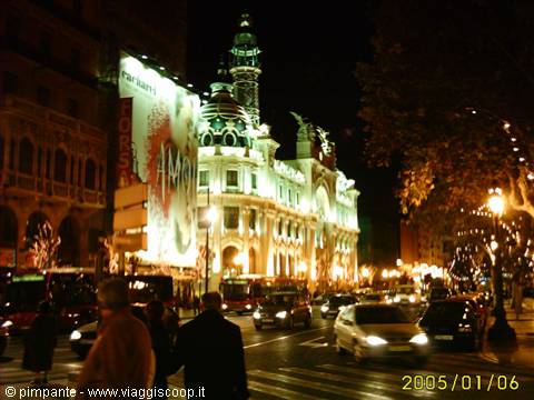 Gran Vía in Madrid at night: traffic, glowing billboards and lit-up buildings