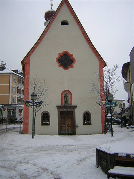 A LITTLE CHURCH IN THE CENTRE
