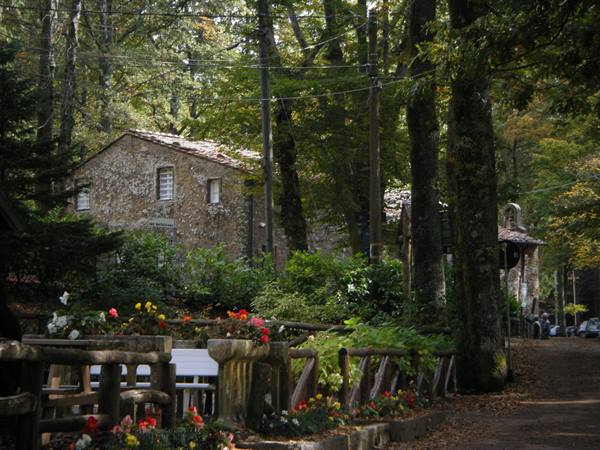 THE PIZZORNE-VILLA BASILICA (LUCCA)
