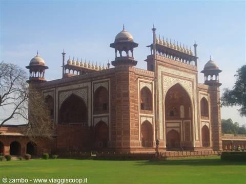 The entrance to the Taj Mahal...