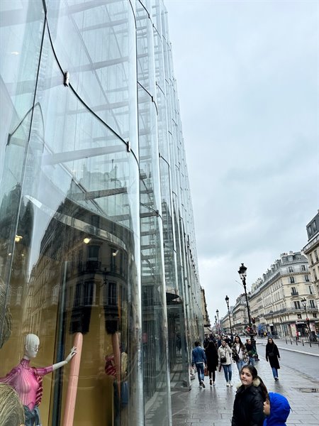 A walk under the grey sky along Rue de Rivoli, Paris.