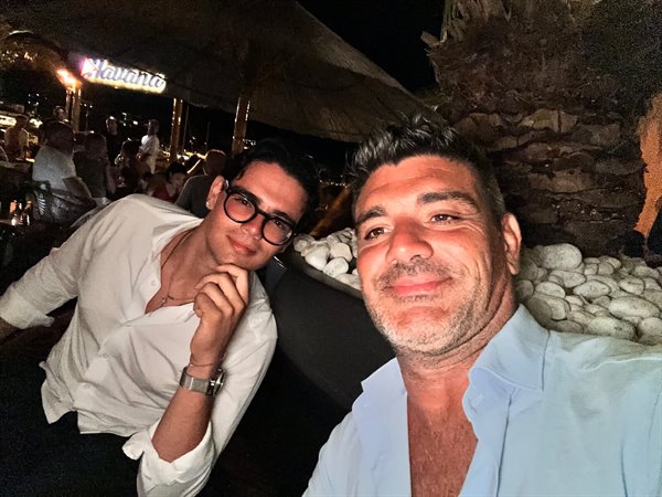 A summer evening in Havana: a selfie with a smile, lots of laughter