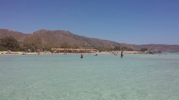 Turquoise waters of Elafonissi: a sweet afternoon between sun and sea