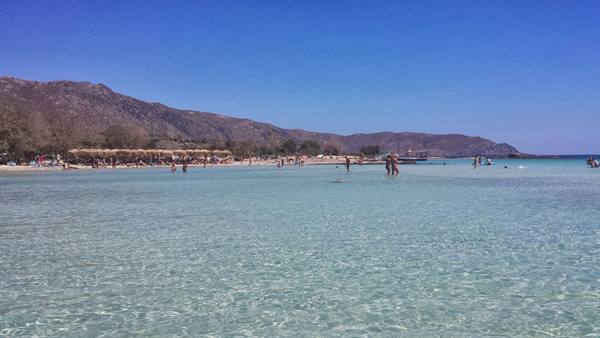 Turquoise waters and pale sand: a perfect day at the beach.