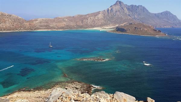 Turquoise lagoon of Balos: paradise seen from above, a heart that stays here.
